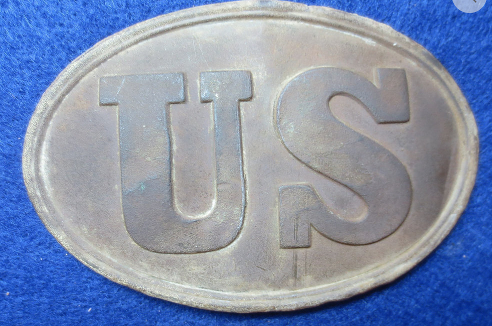Oval buckle with the letters U and S