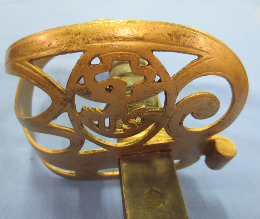 Sword's golden rain guard with pattern