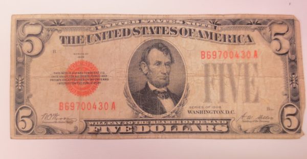 Lincoln depicted on a five US dollar note