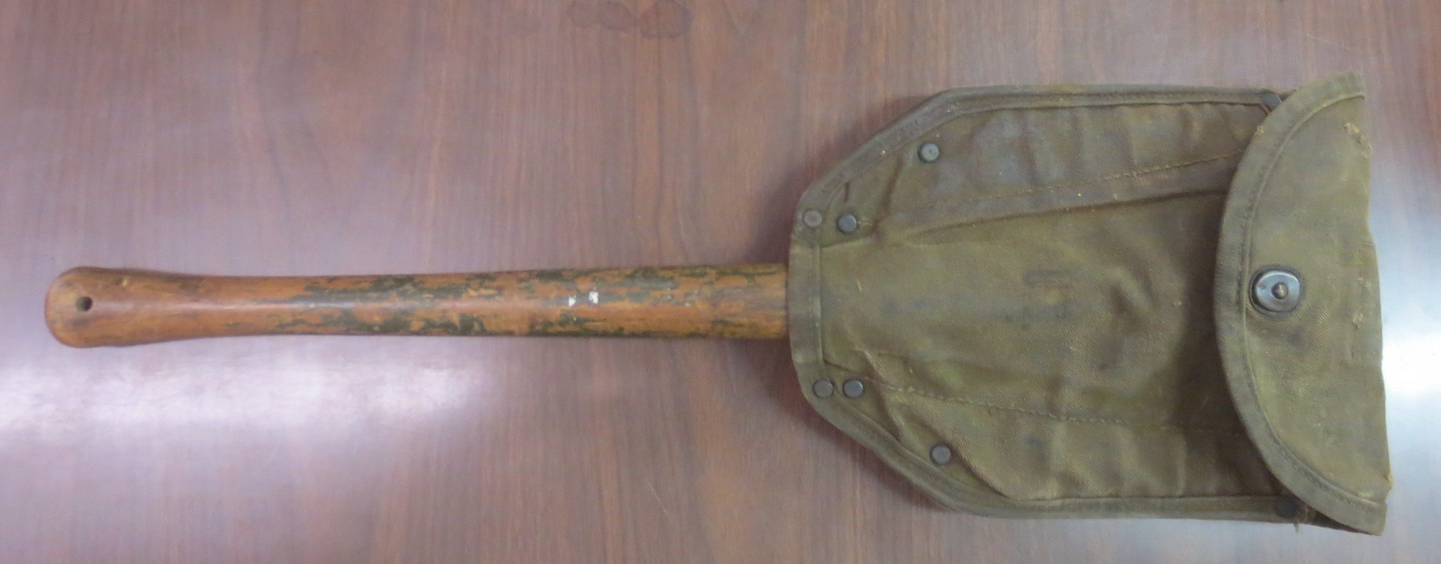 Combat shovel inside a pocket