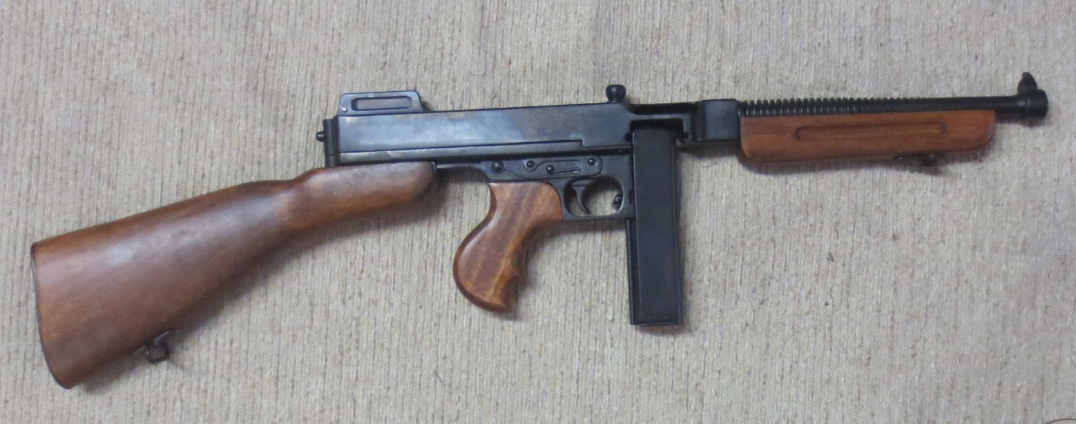 REPLICA WW2 Type M1928 Thompson Sub Machine Gun aka "Tommy Gun". 