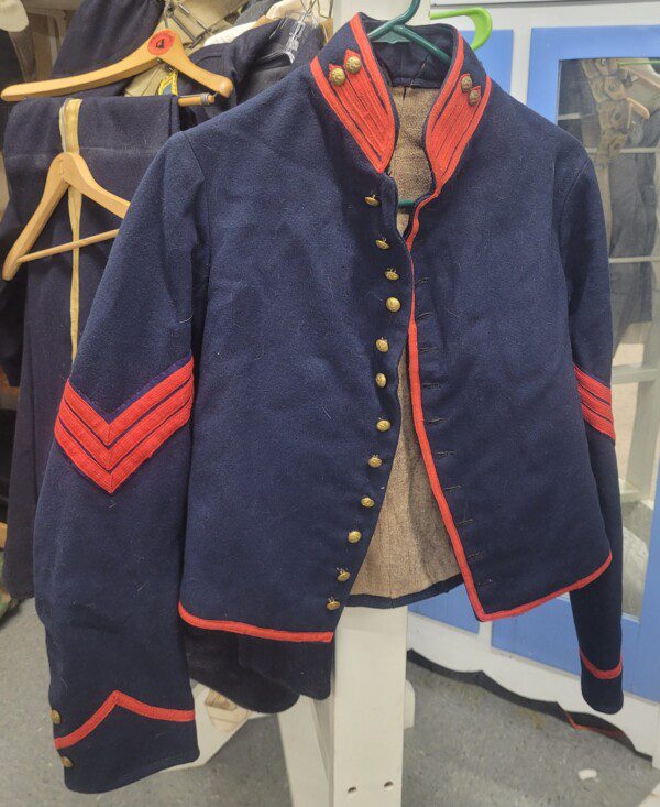 Exceptional Civil War Cincinnati Depot Artillery shell jacket with arsenal chevrons!