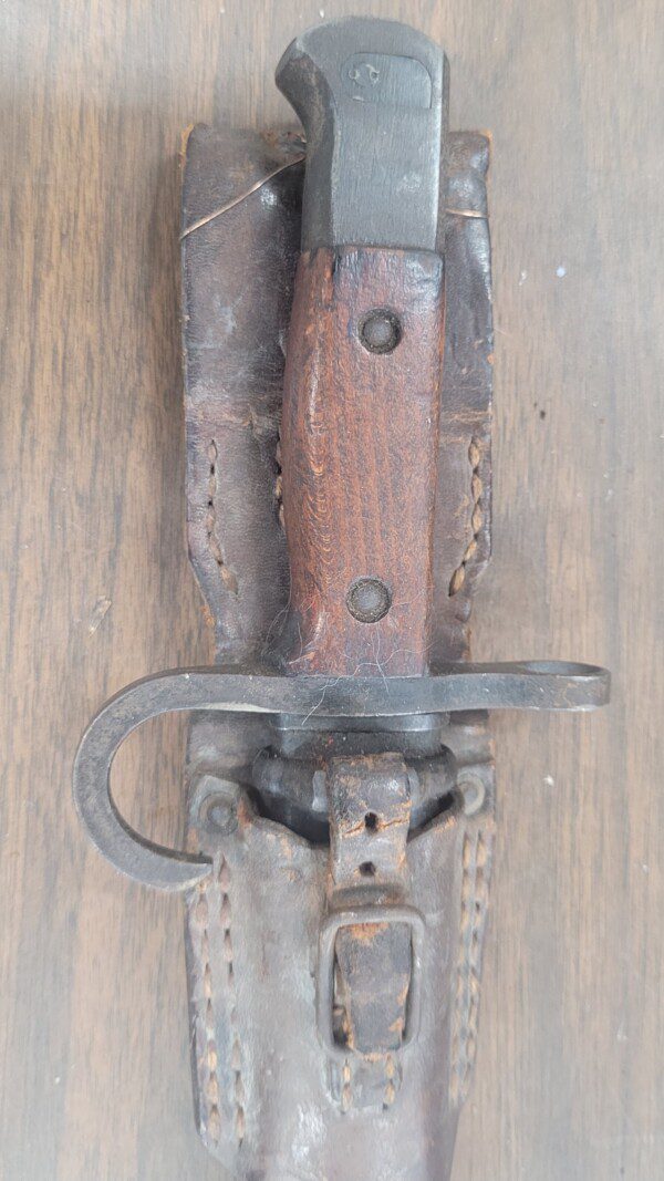 WWII Japanese Arisaka bayonet and scabbard, plus belt throg!