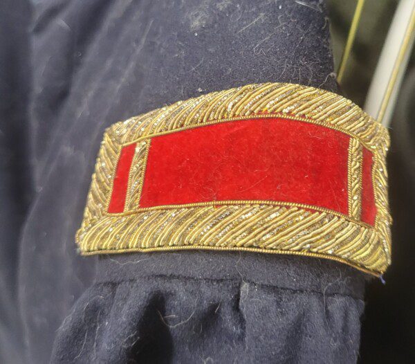 Fine Civil War 1st Lt. of artillery frock coat, rare larger size!